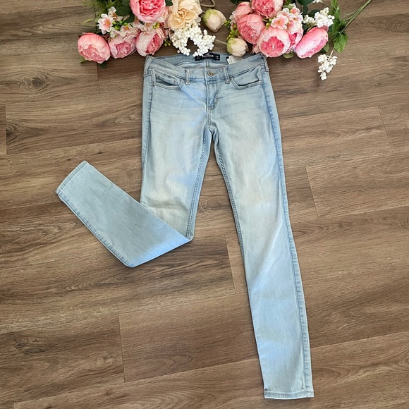 Hollister Light Blue Skinny Jeans. - Picture 2 of 7